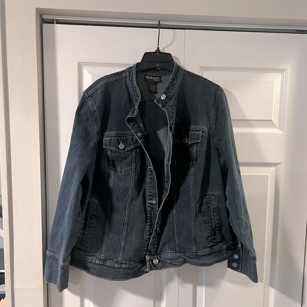 Women’s Collarless Jean Jacket